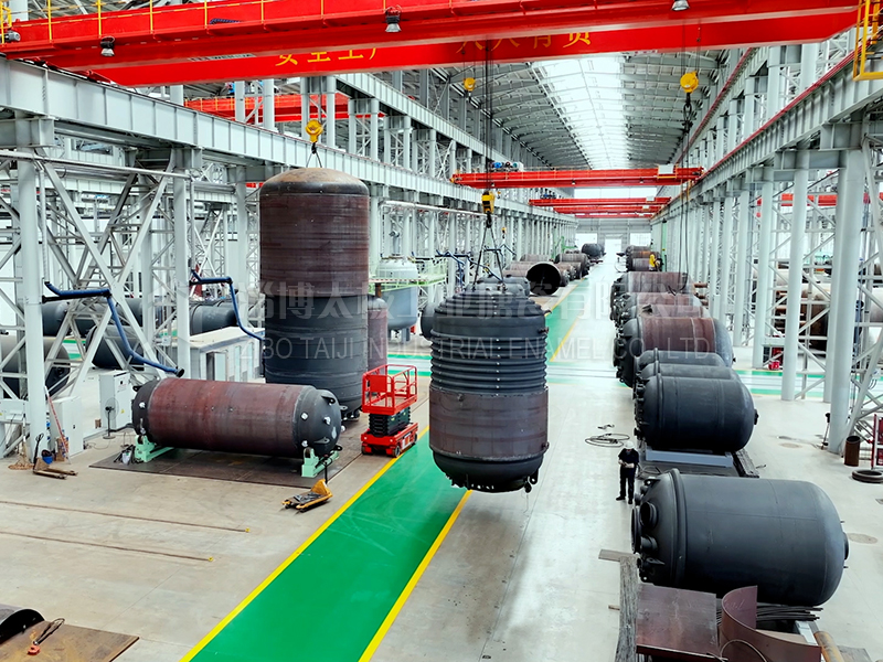 太極大型搪玻璃設(shè)備生產(chǎn)車間 太極大型搪玻璃設(shè)備生產(chǎn)車間