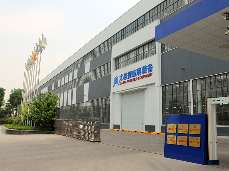 太極大型搪玻璃設(shè)備生產(chǎn)車間 太極大型搪玻璃設(shè)備生產(chǎn)車間